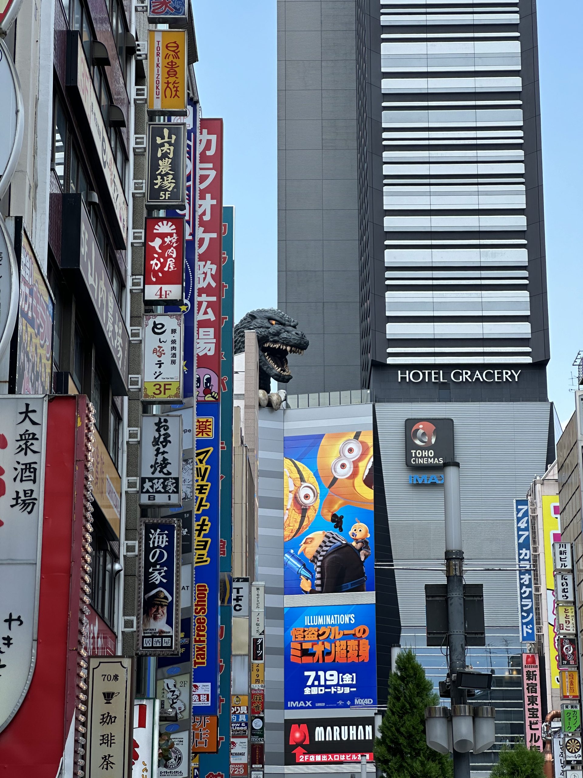 La cabeza de Godzilla en Kabukicho, Shinjuku